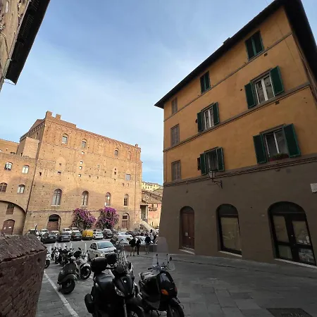 - A Pochi Passi Da Piazza Del Campo Apartment